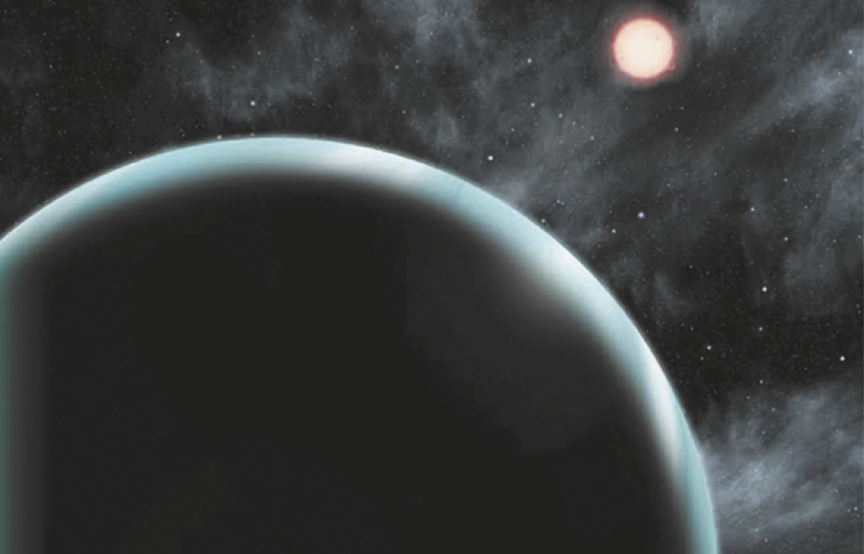 Imagem contendo a silhueta de um grande planeta no canto inferior esquerdo, contra um céu escuro com névoa clara. No céu, há uma esfera representando uma estrela.