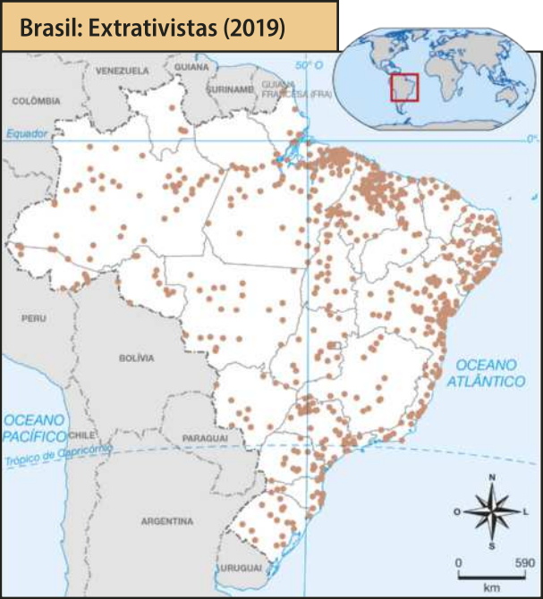 Mapa 'Brasil: Extrativistas (2019)'. A maior concentração de atividades extrativistas ocorre na Região Norte, principalmente ao longo do Rio Amazonas e seus afluentes, e no litoral do Pará. No Nordeste, observa-se uma grande quantidade de registros ao longo do litoral e também em áreas próximas ao sertão, especialmente nos estados do Maranhão, Piauí, Bahia e Pernambuco. No Sudeste, destacam-se os estados de Minas Gerais, norte do Espírito Santo e São Paulo. As regiões Centro-Oeste e Sul apresentam distribuição mais dispersa, com menor densidade de populações extrativistas.