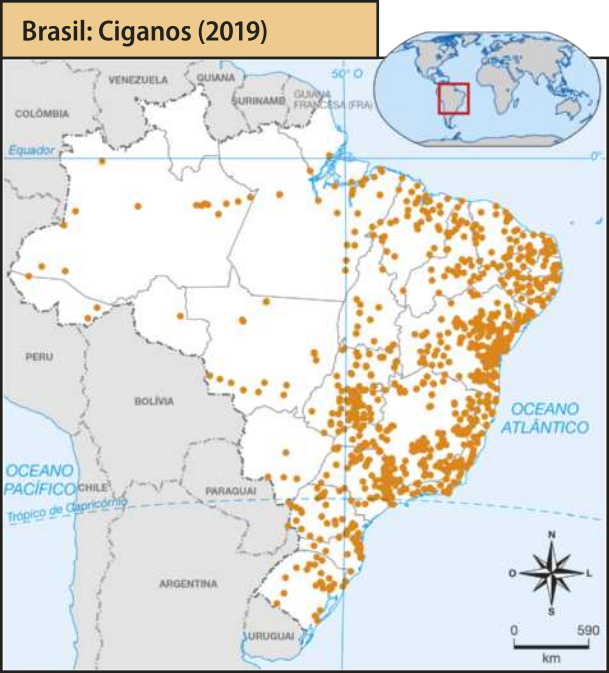 Mapa 'Brasil: Ciganos (2019)'. A presença de famílias autodeclaradas ciganas no território brasileiro concentra-se na porção leste, com destaque para o litoral da Bahia, interior de São Paulo e centro sul de Goiás. À medida que se avança para o oeste, essa quantidade diminui.