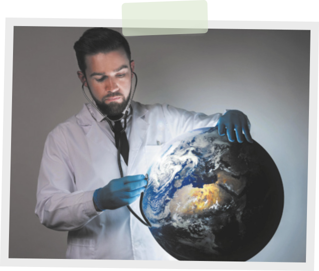 Imagem de um médico segurando o globo terrestre nas mãos e usando um estetoscópio para escutá-lo.