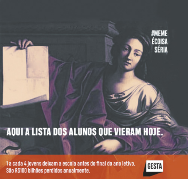 Imagem de um meme que mostra uma pintura clássica de uma figura segurando uma folha de papel em branco, acompanhada da frase “Aqui a lista dos alunos que vieram hoje”. No canto superior direito, está escrito “#meme é coisa séria” e, na parte inferior, há uma mensagem informativa alertando que “1 a cada 4 jovens deixa a escola antes do fim do ano letivo, com grandes perdas financeiras anuais”.