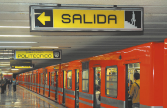 Foto de placa indicando a saída e o acesso à escada.